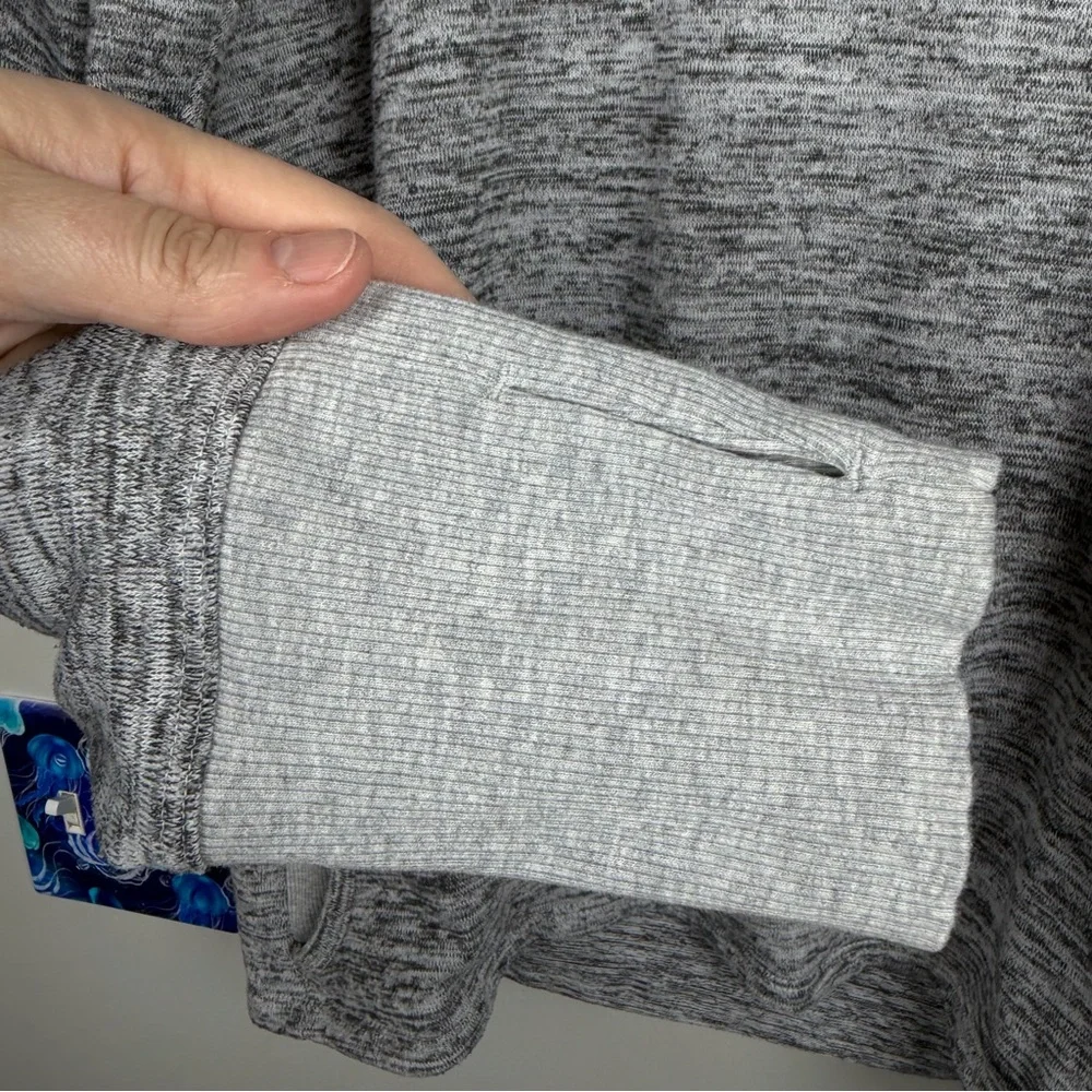 Athleta Sweater Top Womens Large Heather Gray Cowl Neck Thumb Holes Running Gym